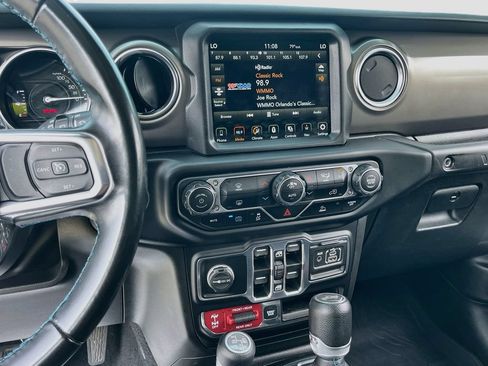 Used 2022 Jeep Wrangler Unlimited Rubicon 4xe AWD/4WD image 15