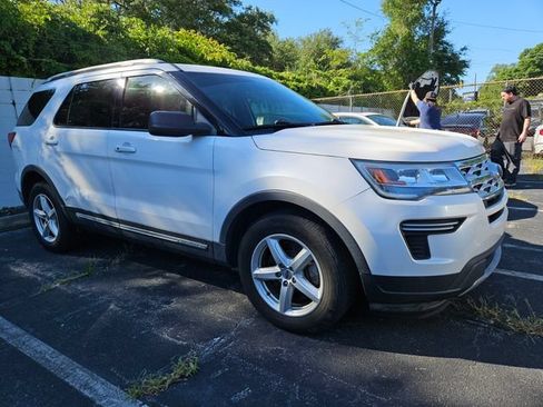Used 2018 Ford Explorer XLT FWD image 5