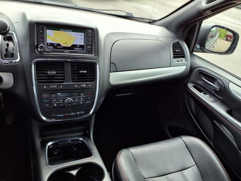 Used 2019 Dodge Grand Caravan GT FWD image 4