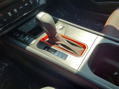 New 2025 Nissan Kicks SR image 10