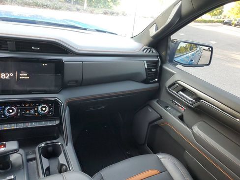 Used 2024 GMC Sierra 1500 AT4 w/ Technology Package AWD/4WD image 15