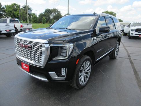 Used 2021 GMC Yukon Denali w/ Denali Premium Package AWD/4WD image 10