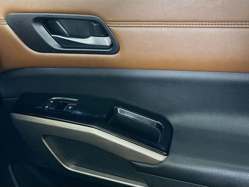 Used 2023 Nissan Pathfinder Platinum w/ Cargo Package image 17