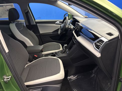 New 2026 Volkswagen Taos SE image 23