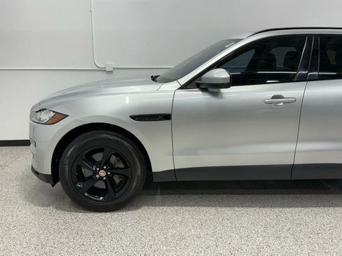 Used 2019 Jaguar F-PACE Premium image 11