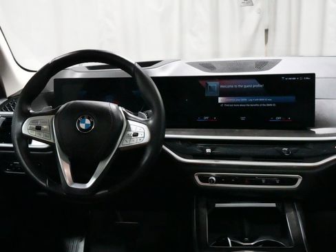 Used 2023 BMW X7 xDrive40i w/ Premium Package AWD/4WD image 3
