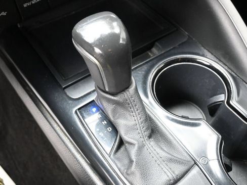 Used 2020 Toyota Camry SE FWD image 16