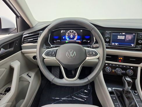 Used 2024 Volkswagen Jetta SE image 22