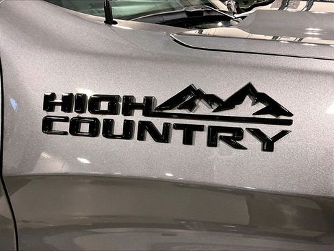 Used 2022 Chevrolet Silverado 1500 High Country w/ Technology Package AWD/4WD image 29