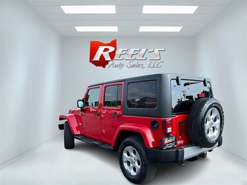 Used 2014 Jeep Wrangler Unlimited Sahara w/ Connectivity Group AWD/4WD image 11