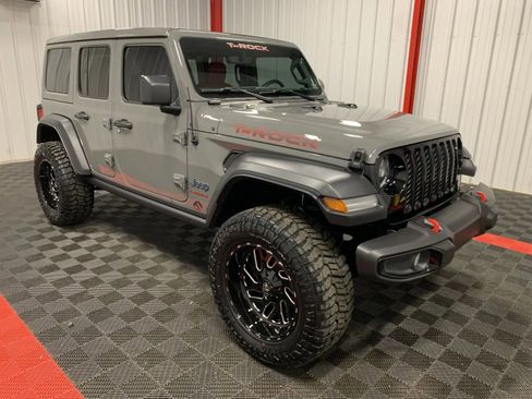 Used 2023 Jeep Wrangler Unlimited w/ Sun & Screen Package image 9