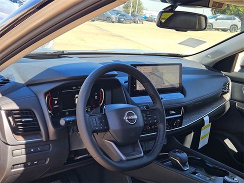 New 2026 Nissan Rogue Platinum image 11