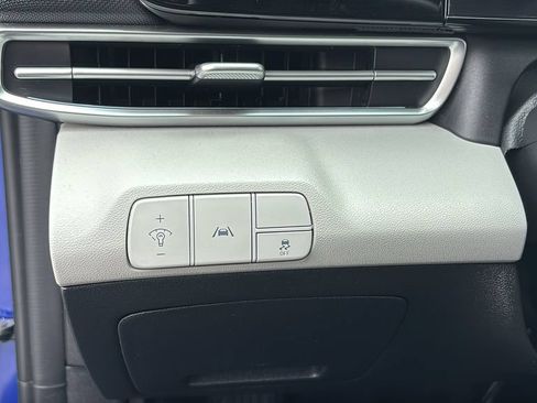 Used 2023 Hyundai Elantra Limited FWD image 15