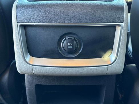 Used 2024 Kia Carnival LX image 16