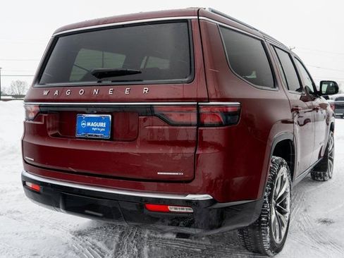 Used 2023 Jeep Wagoneer Series III w/ Premium Group I AWD/4WD image 6