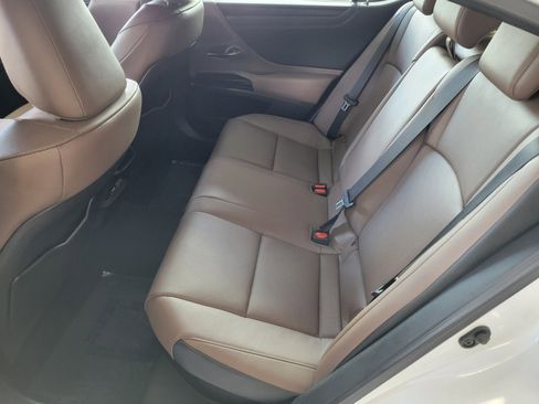 Certified 2025 Lexus ES 300h w/ Premium Package image 13