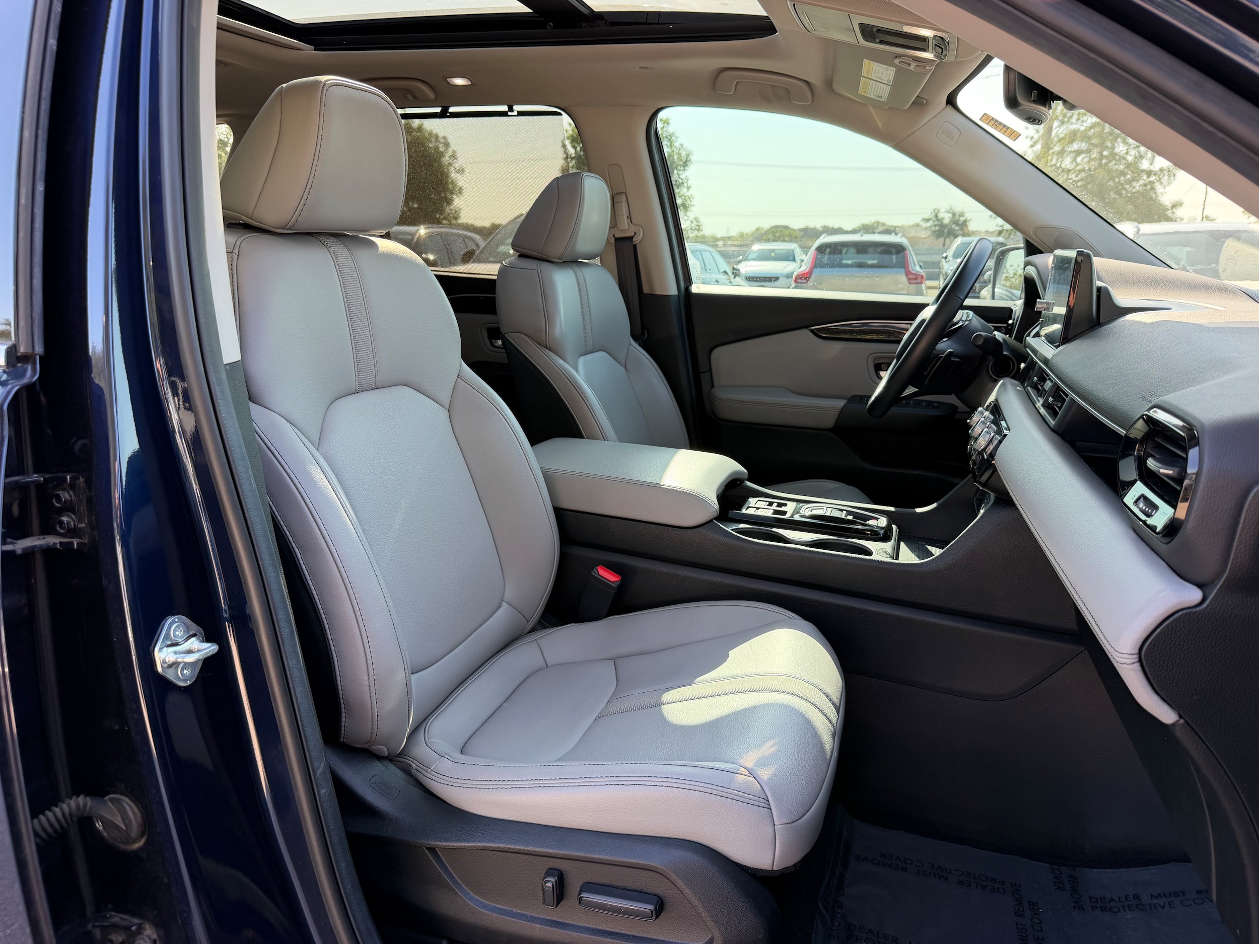 Used 2025 Honda Pilot Touring image 10