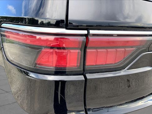 Used 2024 Jeep Wagoneer Series II w/ Flexible Seating Group RWD image 28