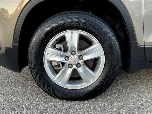 Used 2022 Chevrolet Trax LT w/ LT Convenience Package image 7