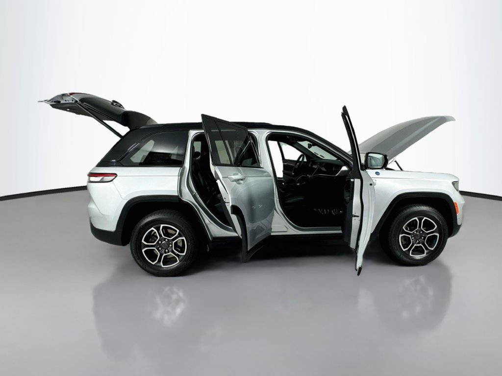 Used 2023 Jeep Grand Cherokee Trailhawk w/ Advanced Protech Group II AWD/4WD image 39