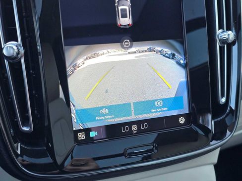 Certified 2023 Volvo XC40 B5 Ultimate w/ Protection Package Premier image 27