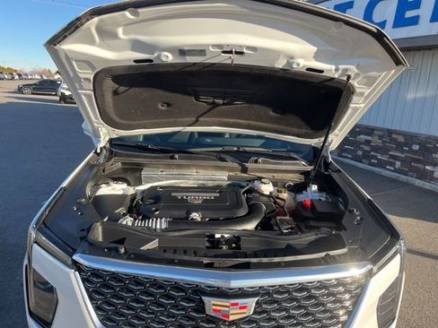 Used 2024 Cadillac XT4 Premium Luxury image 27
