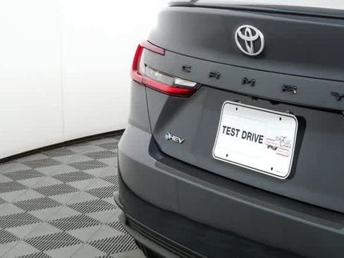 Used 2025 Toyota Camry SE image 33