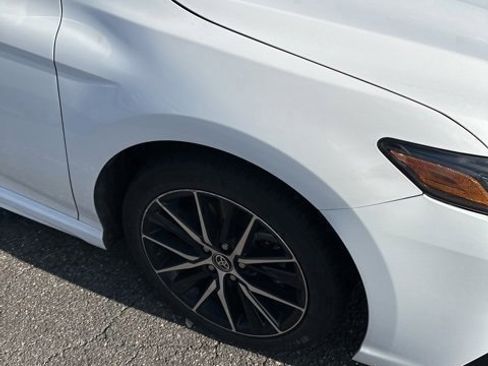 Used 2024 Toyota Camry SE image 4