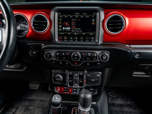 Used 2021 Jeep Wrangler Unlimited Rubicon image 24