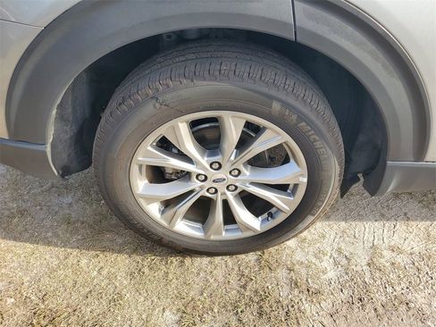 Used 2023 Ford Explorer Limited image 7