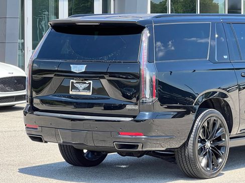 Used 2025 Cadillac Escalade ESV Sport Platinum w/ LPO, ONYX Package AWD/4WD image 7