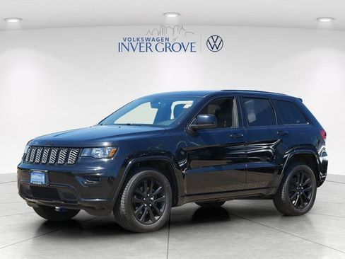 Used 2019 Jeep Grand Cherokee Altitude AWD/4WD image 3