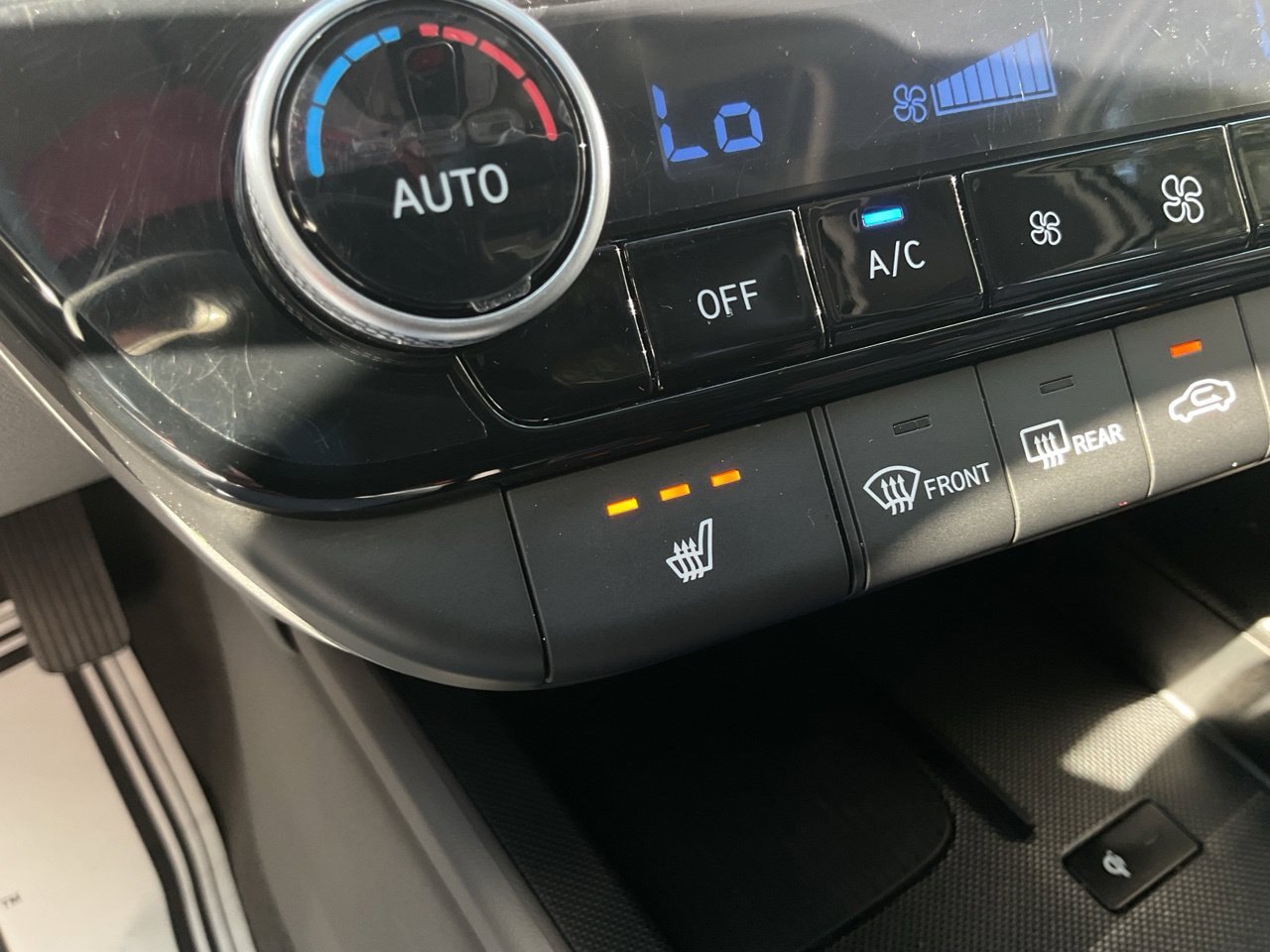 Used 2025 Hyundai Elantra SEL FWD image 29