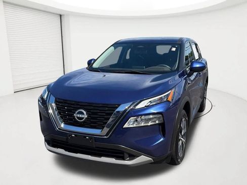 Used 2023 Nissan Rogue SV FWD image 2