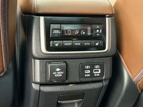 Used 2025 Subaru Ascent Touring AWD/4WD image 11