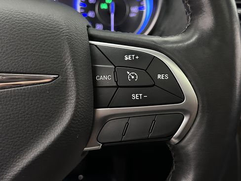 Used 2016 Chrysler 300 C AWD/4WD image 21
