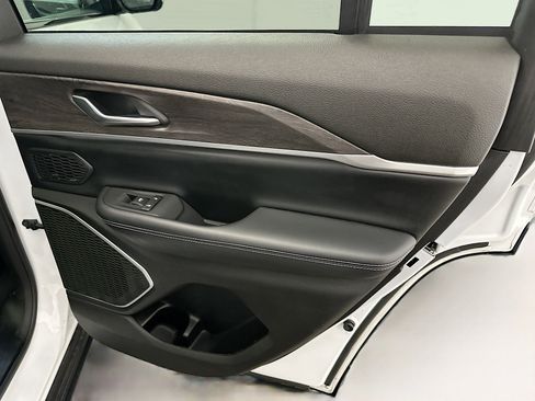 Used 2022 Jeep Grand Cherokee Limited 4xe image 33