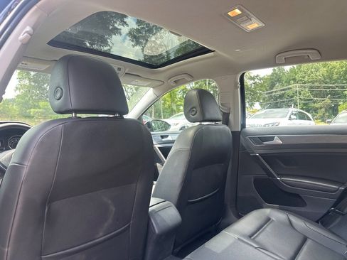 Used 2021 Volkswagen Golf 4-Door image 15