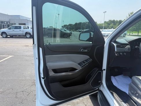 Used 2018 Chevrolet Tahoe LT w/ Luxury Package AWD/4WD image 12