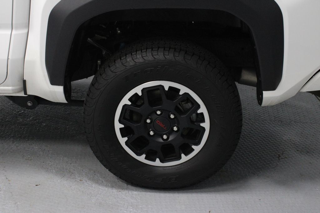 Used 2025 Toyota Tacoma TRD Off-Road AWD/4WD image 15