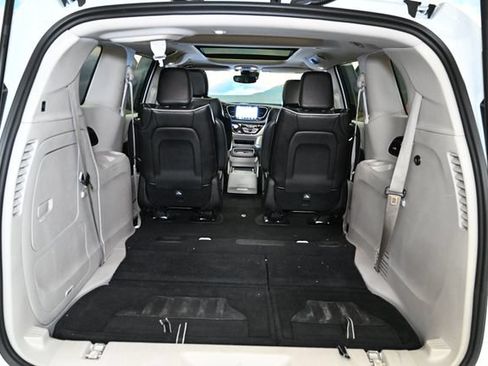 Used 2023 Chrysler Pacifica Limited FWD image 60