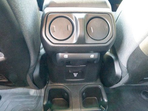 Certified 2024 Jeep Gladiator Rubicon w/ Technology Group image 33