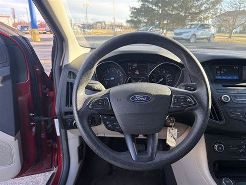 Used 2017 Ford Focus SE image 34