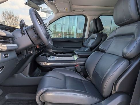 New 2025 Lincoln Navigator Reserve AWD/4WD image 19