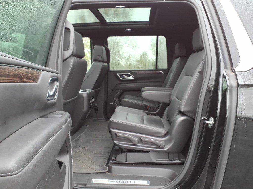 Used 2023 Chevrolet Suburban LT w/ LT Signature Plus Package AWD/4WD image 31