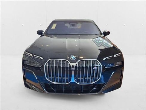 Used 2025 BMW i7 M70 AWD/4WD image 2