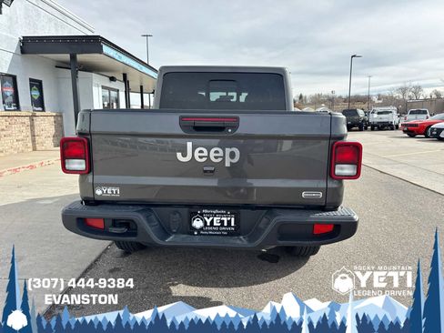 Used 2023 Jeep Gladiator Overland image 4