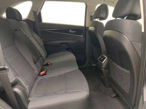 Used 2016 Kia Sorento FWD image 19