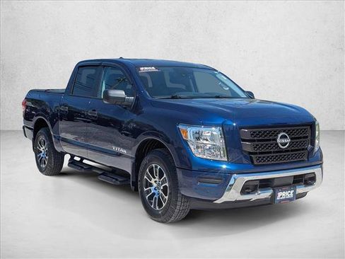 Used 2024 Nissan Titan SV w/ SV Convenience Package AWD/4WD image 3
