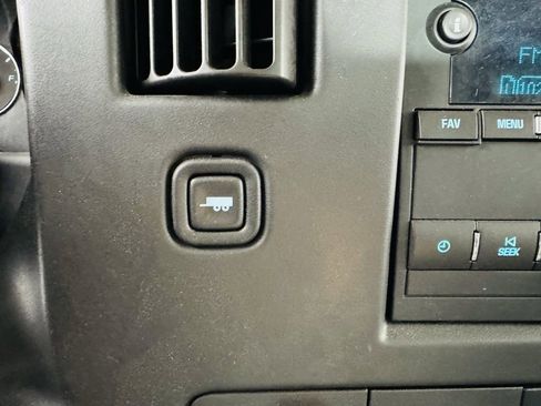 Used 2015 Chevrolet Express 2500 RWD image 11